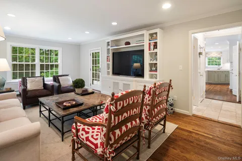 $1,699,000 | 12 Suzanne Lane, Chappaqua, NY 10514