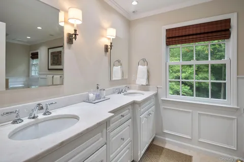 $1,699,000 | 12 Suzanne Lane, Chappaqua, NY 10514