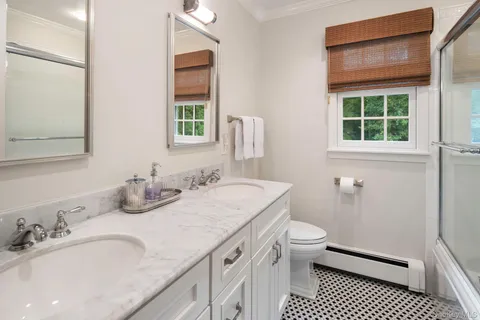 $1,699,000 | 12 Suzanne Lane, Chappaqua, NY 10514