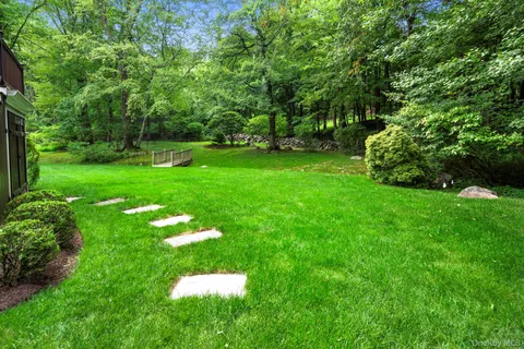 $1,699,000 | 12 Suzanne Lane, Chappaqua, NY 10514