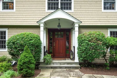 $1,699,000 | 12 Suzanne Lane, Chappaqua, NY 10514