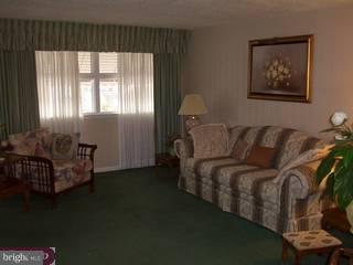 9193 Ryerson Road Philadelphia, PA 19114 - Photo 2 of 3 Gallery Image 2