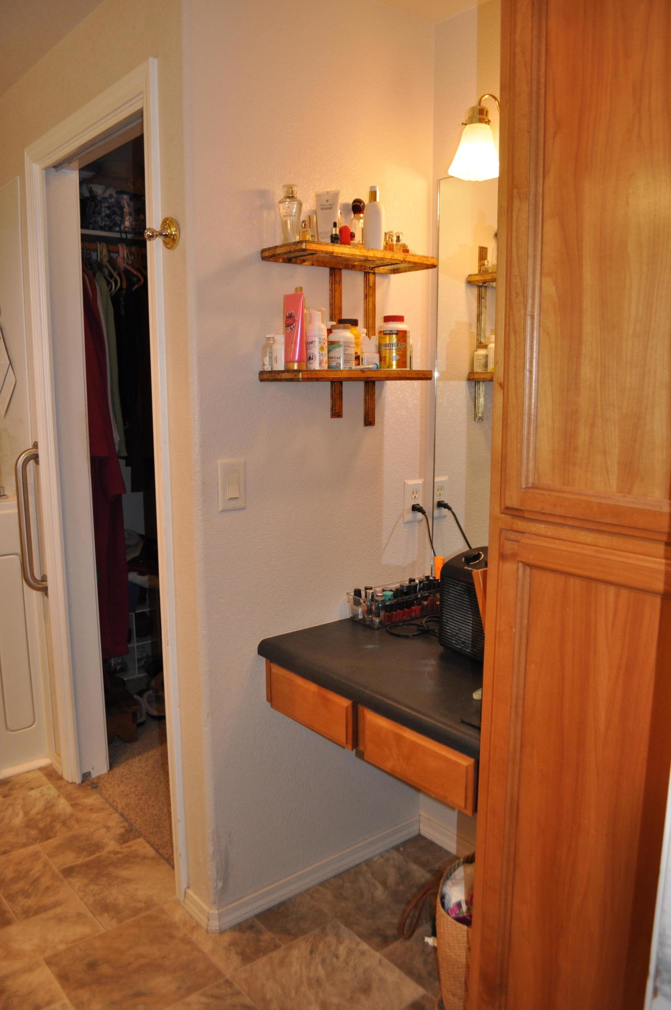 801 Ridgeview Drive Eagle Point, OR 97524 - Photo 14 of 28 a close view of a sink storage and utility room