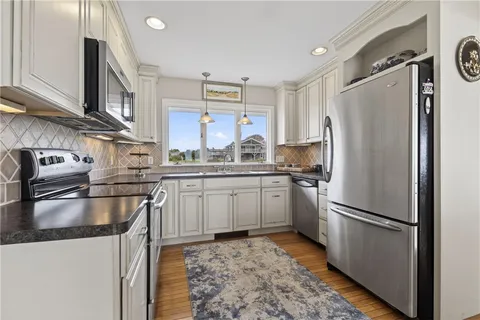 $2,250,000 | 30 Dory Court, South Kingstown, RI 02879