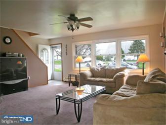 36 Maroon Road Levittown, PA 19056 - Photo 4 of 12 Living Room