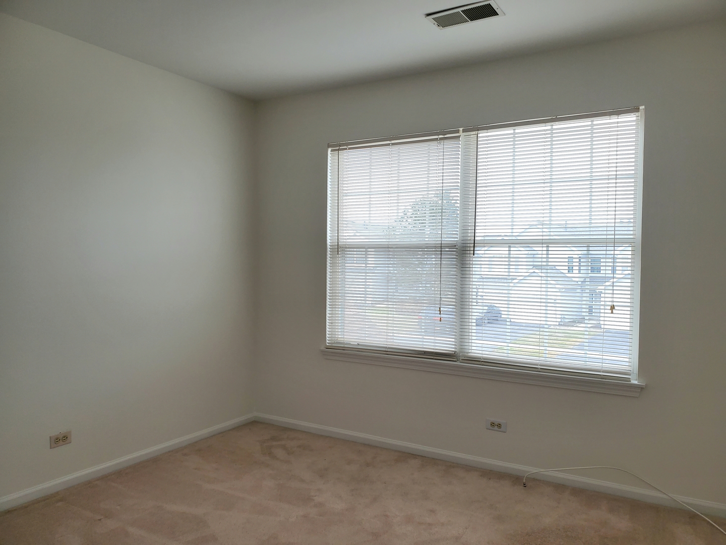17857 Braewick Road Gurnee, IL 60031 - Photo 14 of 24 an empty room with a window