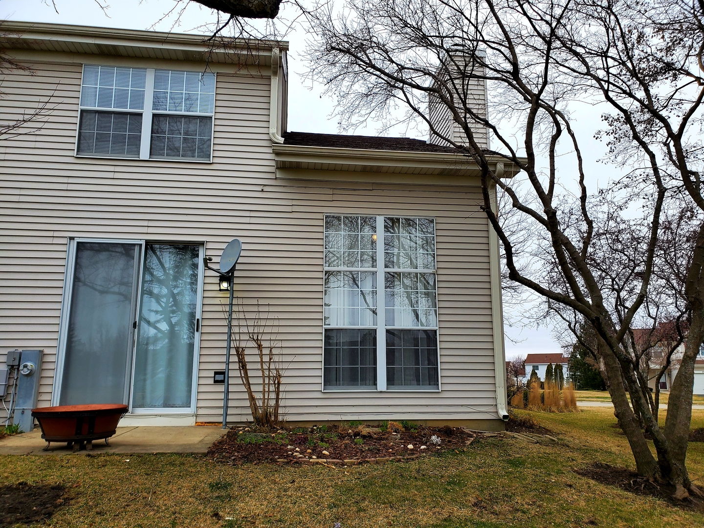 17857 Braewick Road Gurnee, IL 60031 - Photo 23 of 24 a side view of a house with a yard