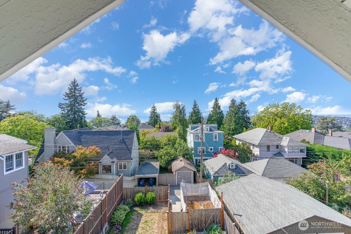 1607 6th Avenue West Seattle, WA 98119 - Photo 20 of 27 a view of a patio in terrace