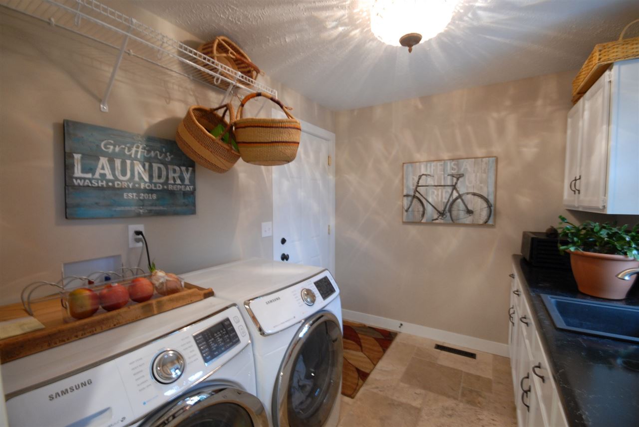 5525 Rural Edge Drive Roscoe, IL 61073 - Photo 5 of 21 a utility room with dryer and washer