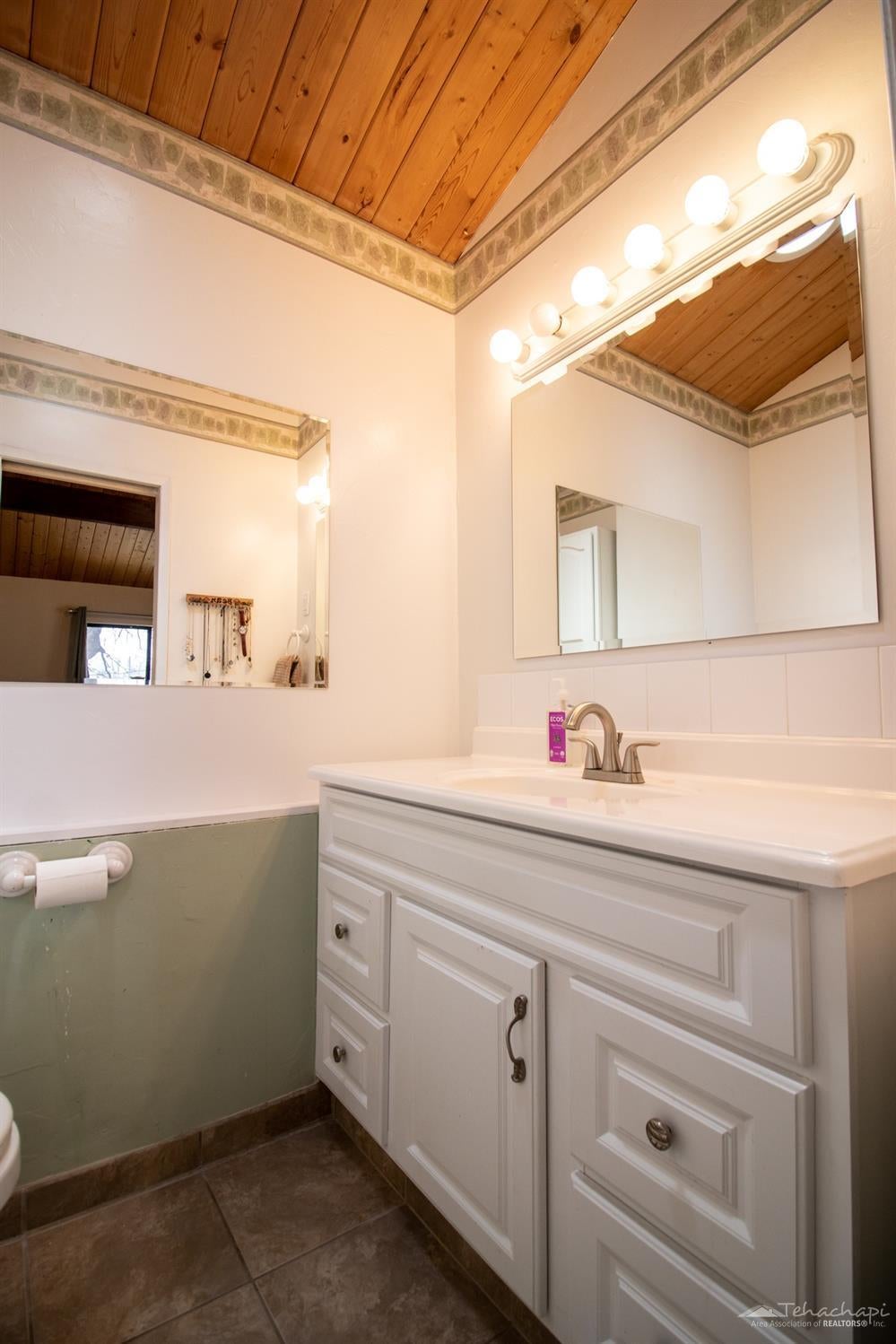27701 Bear Valley Road Tehachapi, CA 93561 - Photo 20 of 82 Gallery Image 20