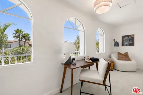 $2,350,000 | 155 North Detroit Street, Los Angeles, CA 90036