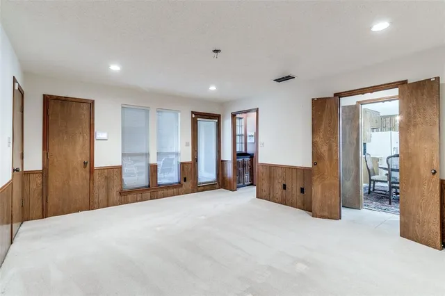 a view of a big room with closet and windows