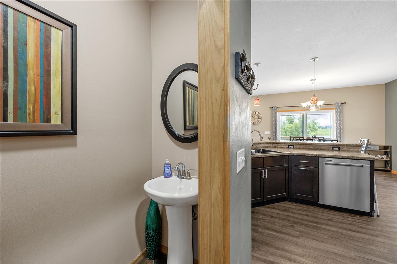 1490 Ridgeview Avenue West Liberty, IA 52776 - Photo 13 of 39 Gallery Image 13