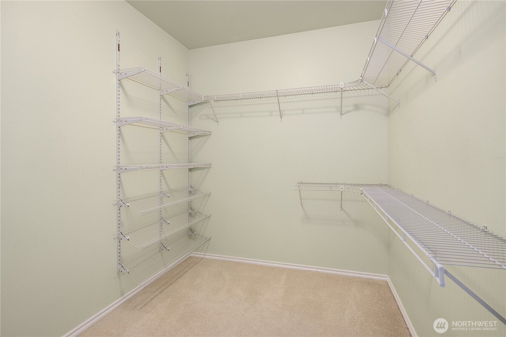 1882 Shore Avenue Freeland, WA 98249 - Photo 20 of 36 a view of a room