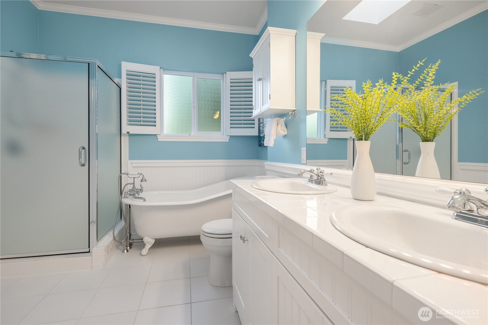 1882 Shore Avenue Freeland, WA 98249 - Photo 22 of 36 a bathroom with a sink toilet and shower