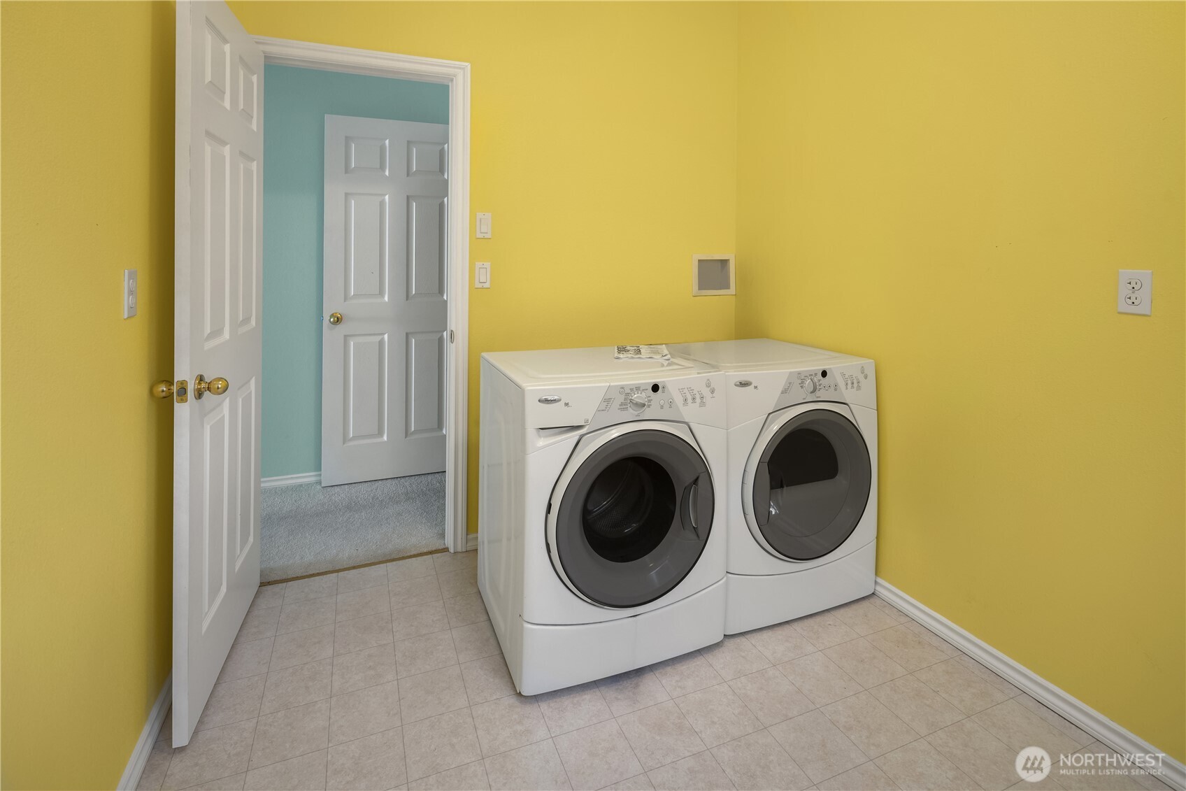 1882 Shore Avenue Freeland, WA 98249 - Photo 26 of 36 a utility room with dryer and washer
