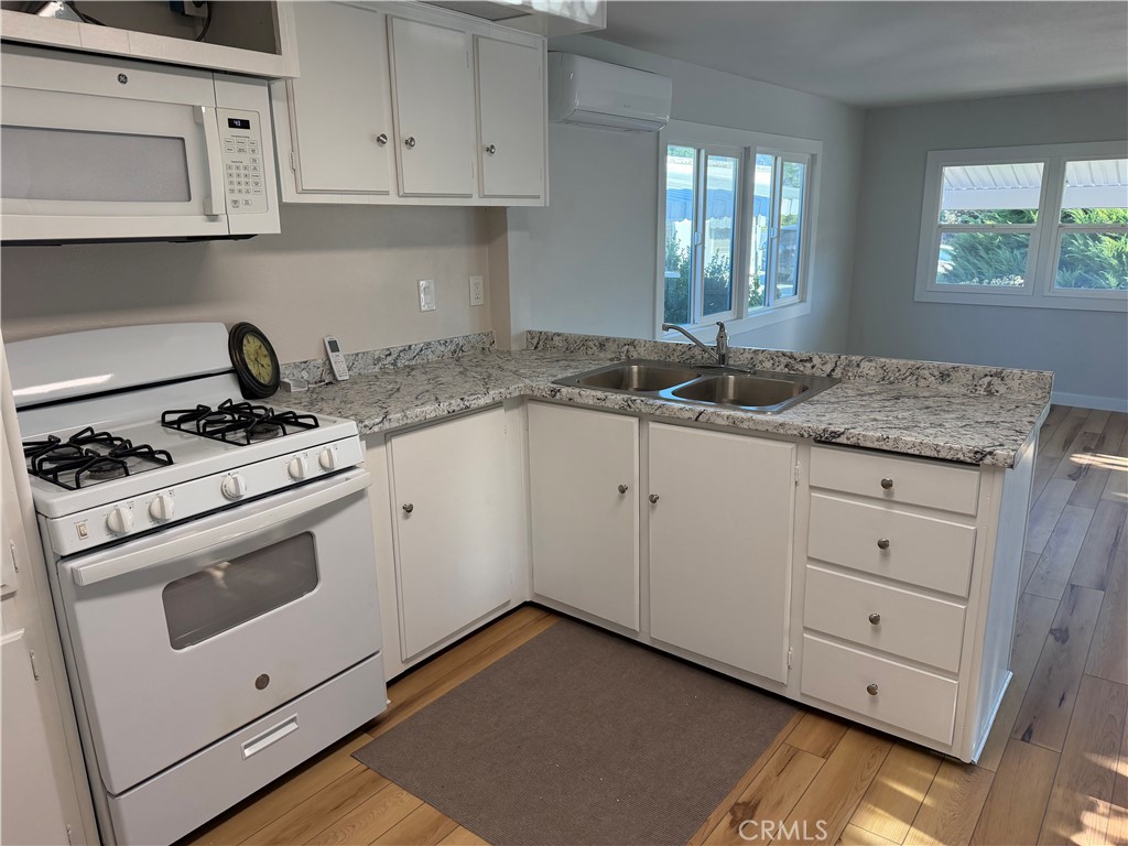 4381 Cochran Street, Unit 7 Simi Valley, CA 93063 - Photo 9 of 25 Gallery Image 9