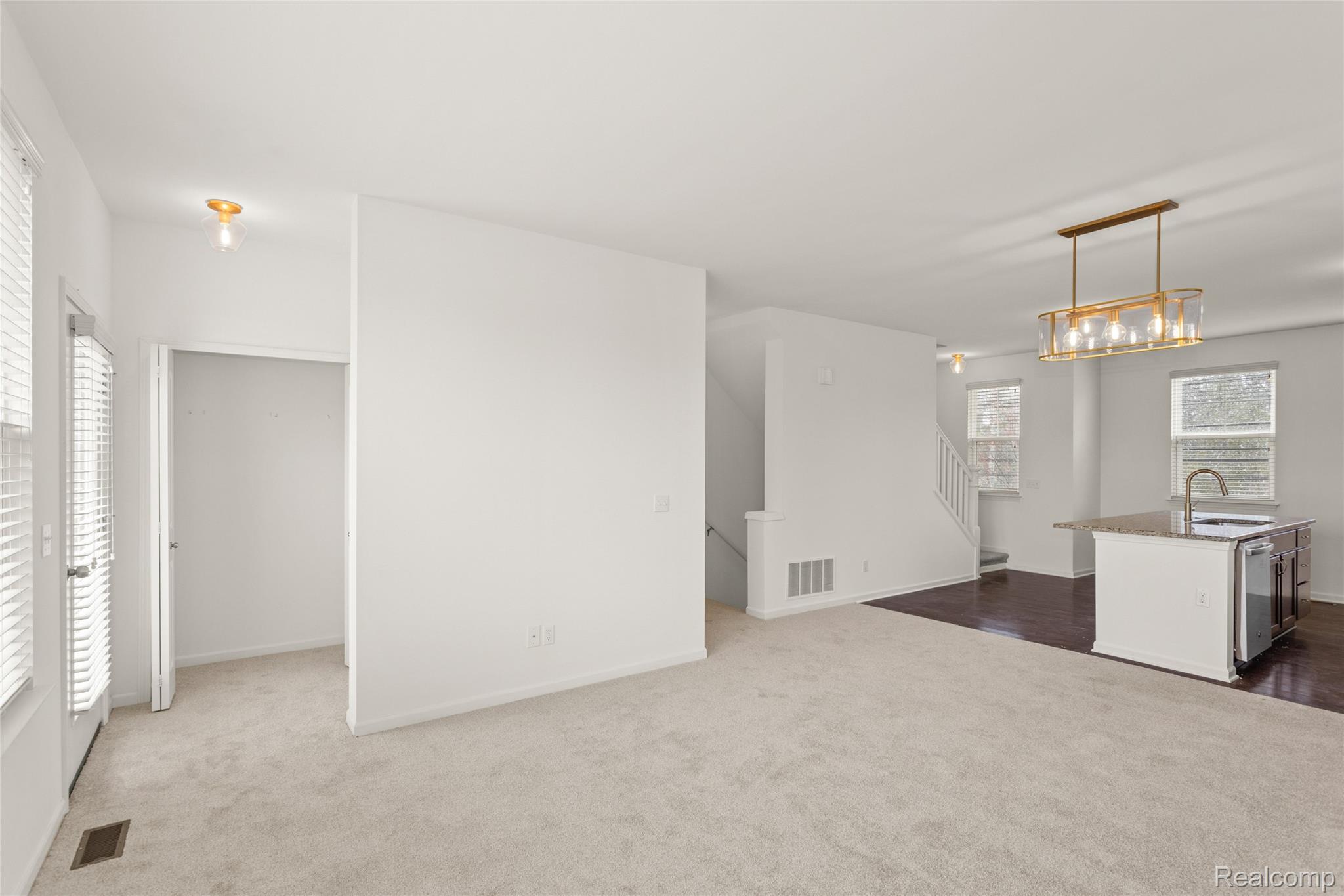 478 North Wixom Road Wixom, MI 48393 - Photo 10 of 26 14.jpg