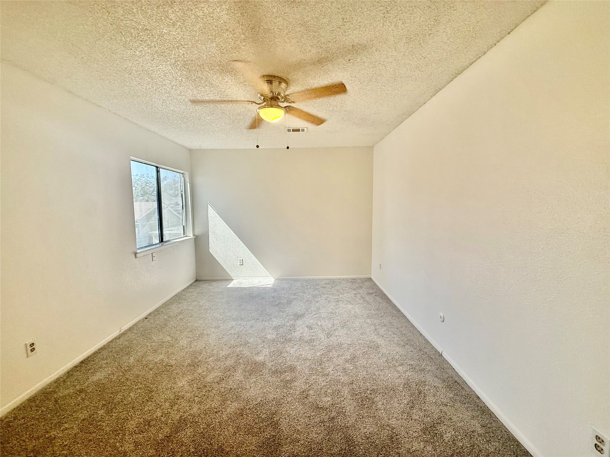12922 Wirevine Lane Houston, TX 77072 - Photo 12 of 26 an empty room with windows and fan