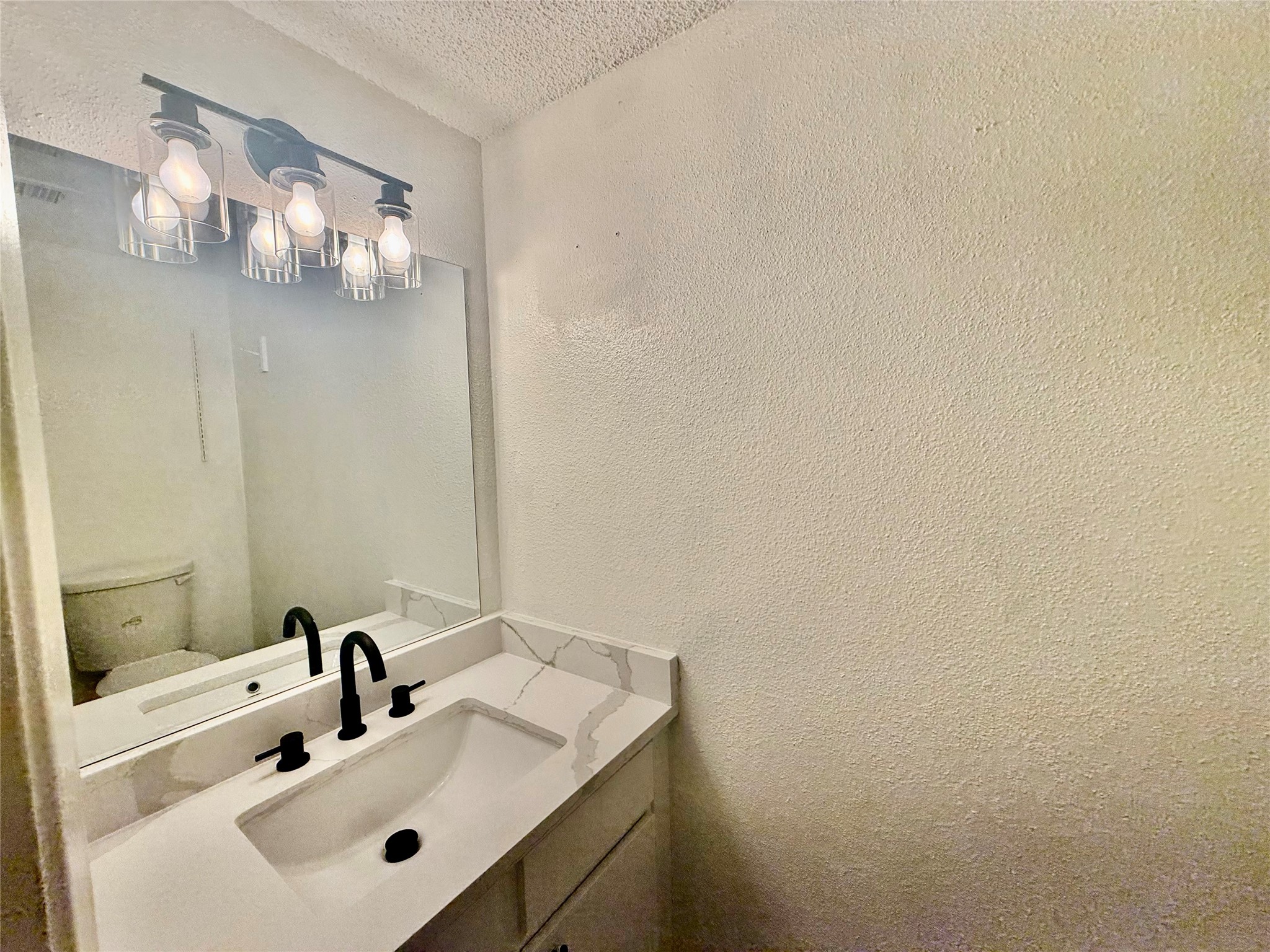 12922 Wirevine Lane Houston, TX 77072 - Photo 14 of 26 a bathroom with a sink and mirror