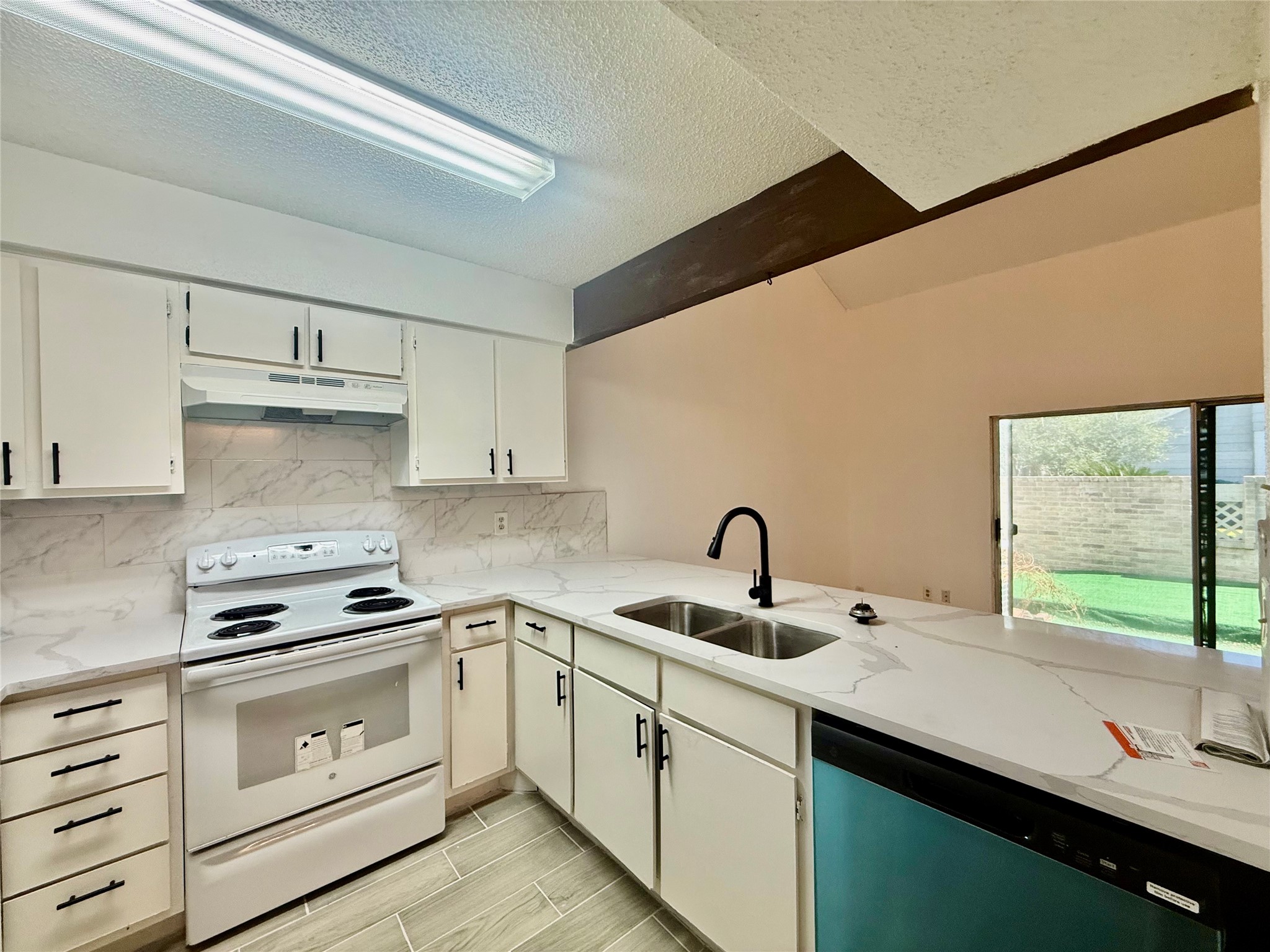 12922 Wirevine Lane Houston, TX 77072 - Photo 15 of 26 a kitchen with a sink stove and cabinets