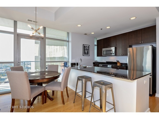303 West Ohio Street, Unit 3206 Chicago, IL 60654 - Photo 4 of 14