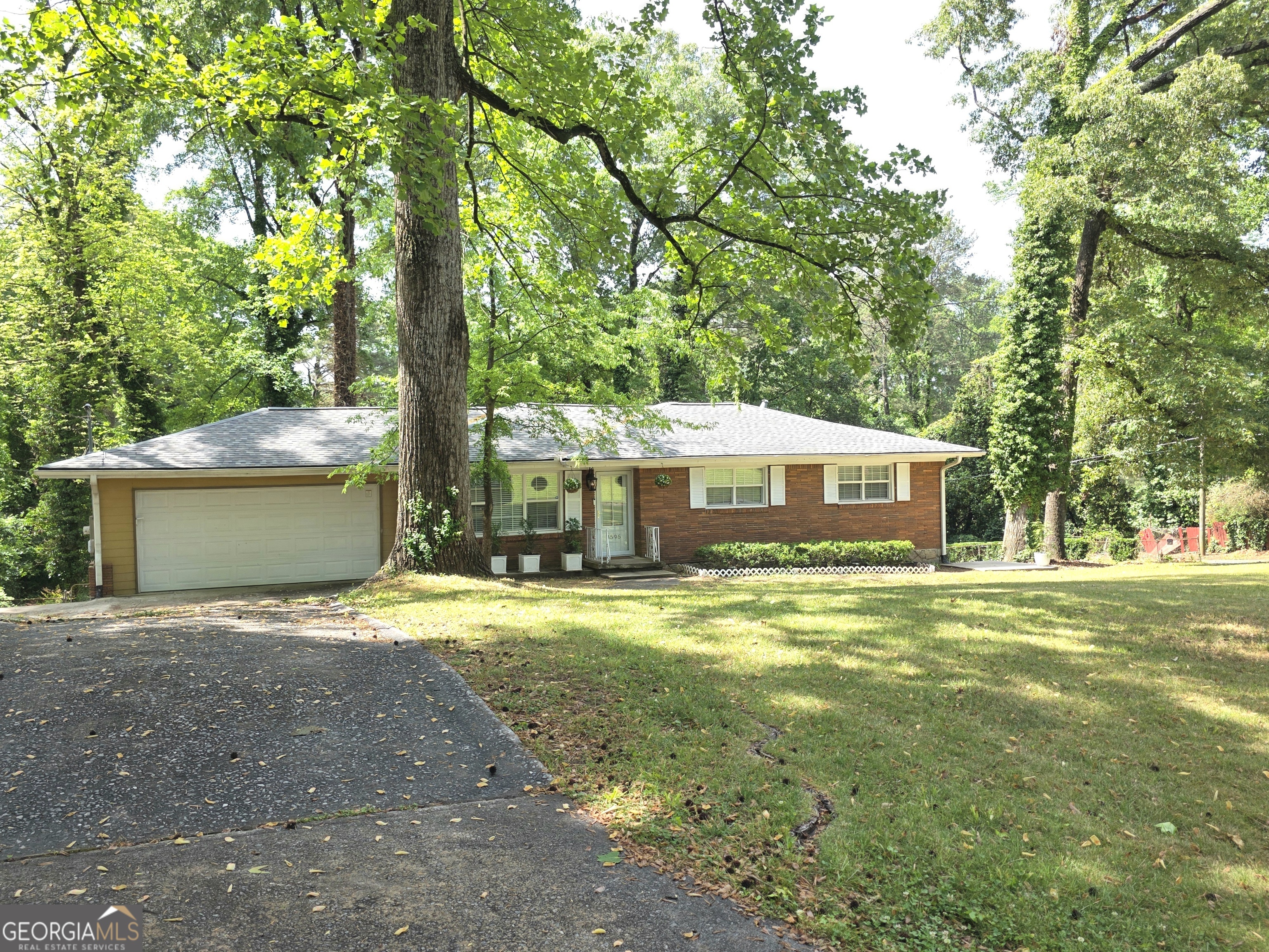 3596 Indian Rock Road Southwest Atlanta, GA 30331 - Photo 2 of 19