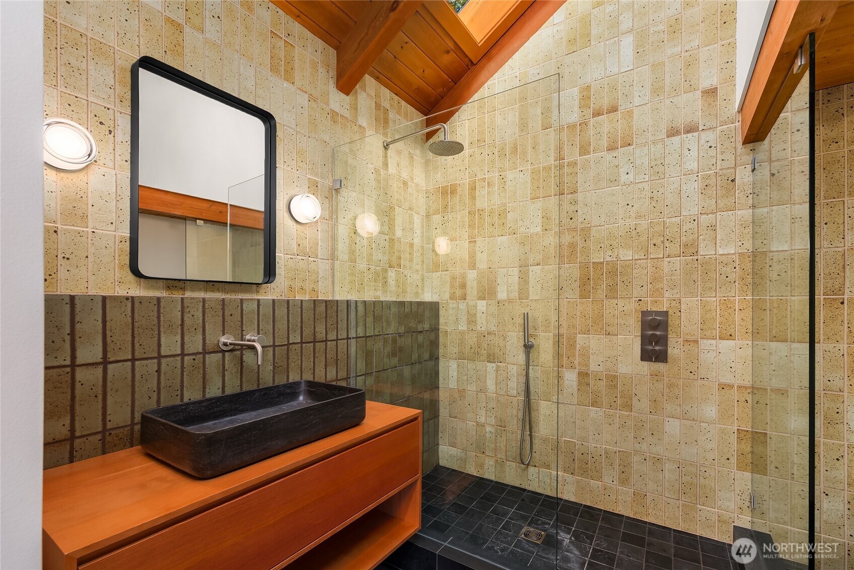 4140 Lytle Road Northeast Bainbridge Island, WA 98110 - Photo 15 of 28 Gallery Image 15