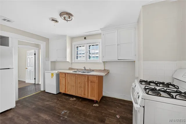 $249,900 | 1089 Walden Avenue, Cheektowaga, NY 14211