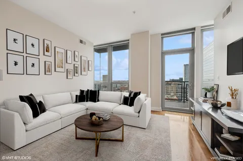 $449,000 | 565 West Quincy Street, Unit 1708, Chicago, IL 60661