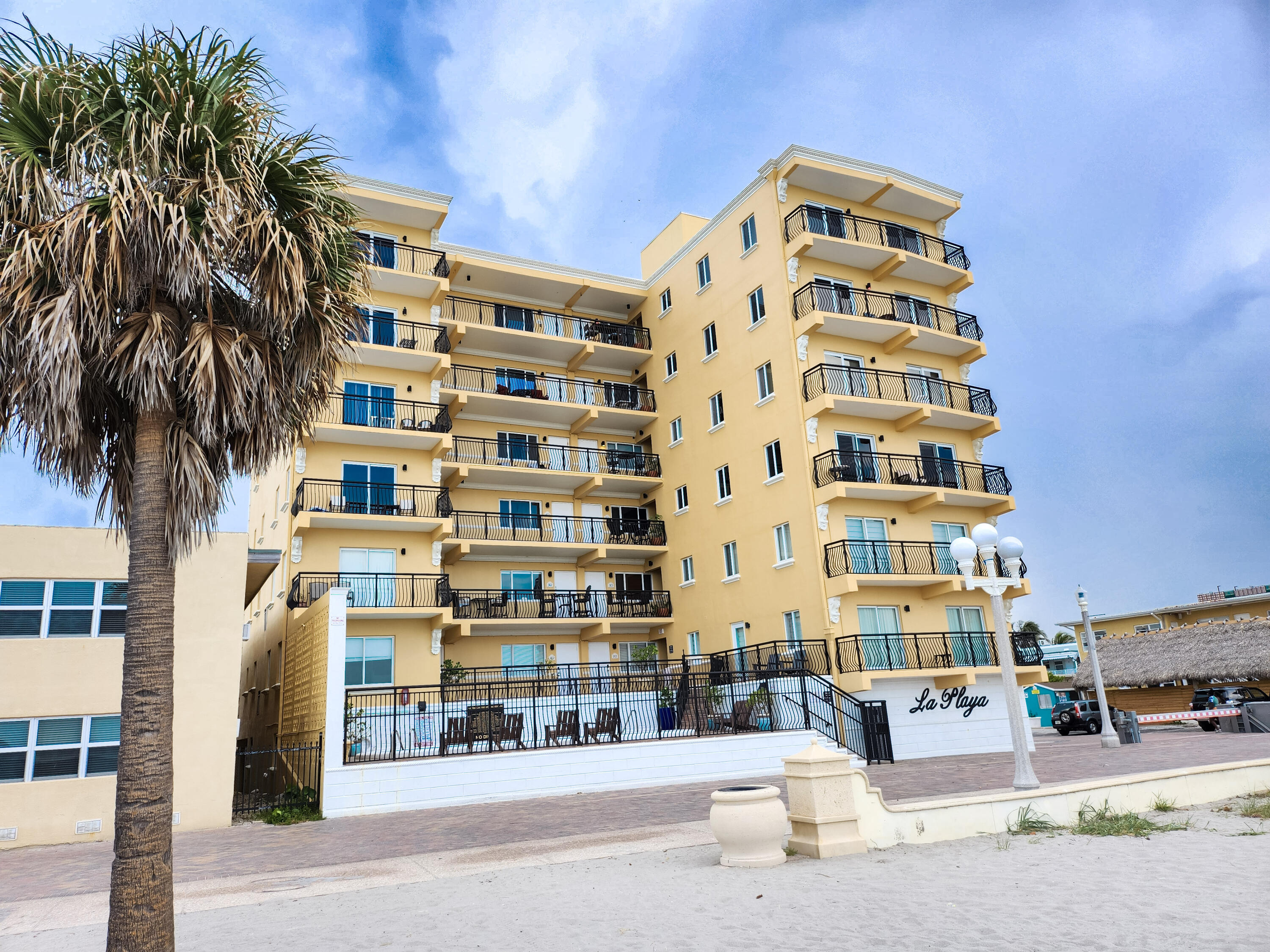 1815 North Surf Road, Unit 503 Hollywood, FL 33019 - Photo 33 of 38 20240520_162306