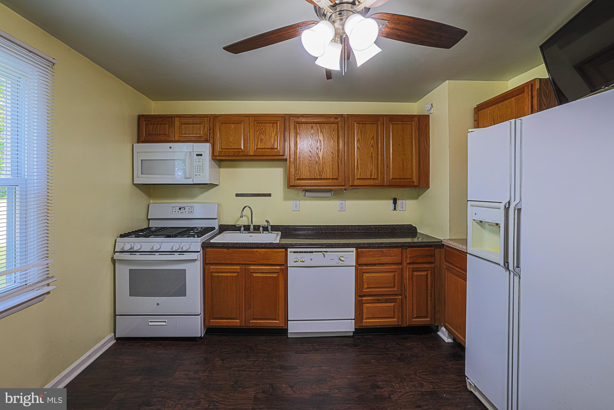 122 Alcock Road Baltimore, MD 21221 - Photo 12 of 27 Kitchen