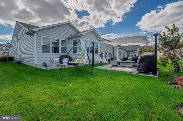 a view of a house with backyard and porch