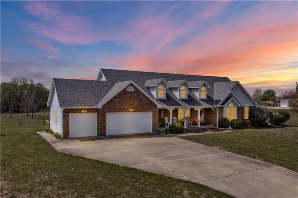 $525,000 | 14 Southwest 260th Road, Warrensburg, MO 64093