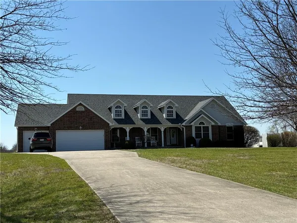$525,000 | 14 Southwest 260th Road, Warrensburg, MO 64093