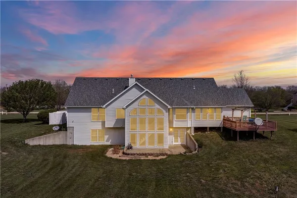 $525,000 | 14 Southwest 260th Road, Warrensburg, MO 64093