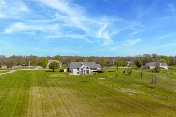 $525,000 | 14 Southwest 260th Road, Warrensburg, MO 64093