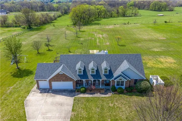 $525,000 | 14 Southwest 260th Road, Warrensburg, MO 64093