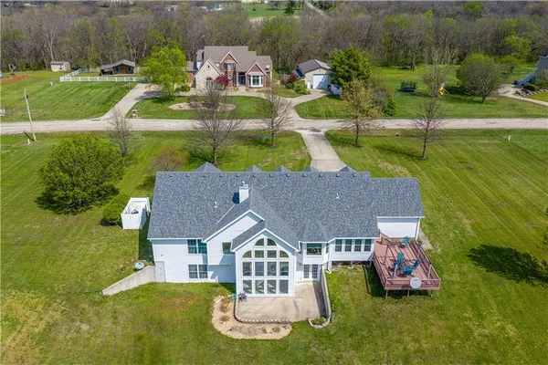 $525,000 | 14 Southwest 260th Road, Warrensburg, MO 64093