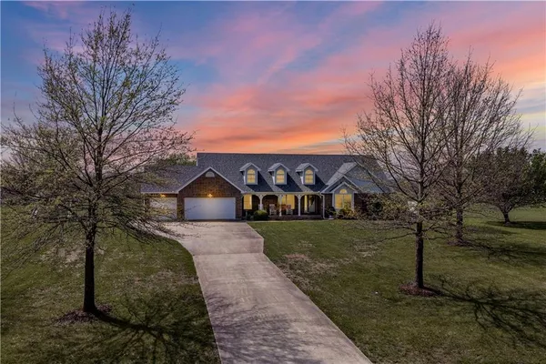 $525,000 | 14 Southwest 260th Road, Warrensburg, MO 64093