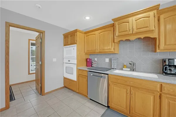 $525,000 | 14 Southwest 260th Road, Warrensburg, MO 64093