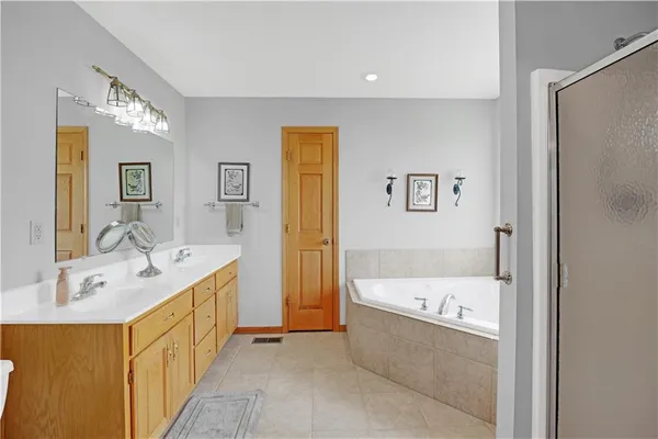 $525,000 | 14 Southwest 260th Road, Warrensburg, MO 64093