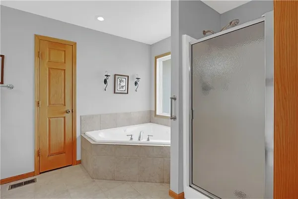 $525,000 | 14 Southwest 260th Road, Warrensburg, MO 64093