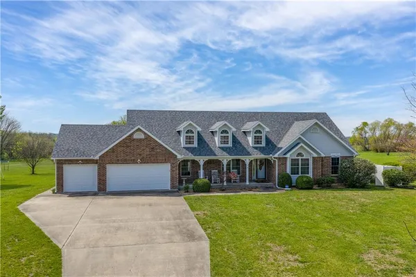 $525,000 | 14 Southwest 260th Road, Warrensburg, MO 64093