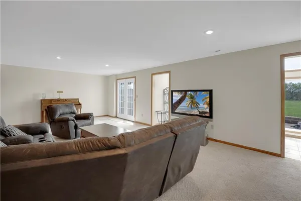 $525,000 | 14 Southwest 260th Road, Warrensburg, MO 64093
