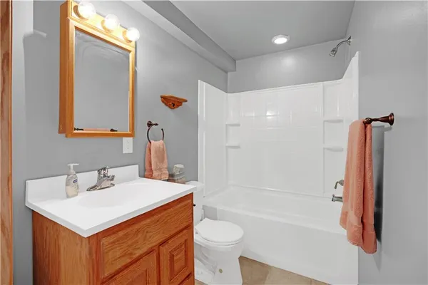 $525,000 | 14 Southwest 260th Road, Warrensburg, MO 64093