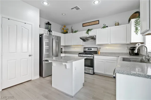 $399,990 | 8908 Cambridge Glen Court, Las Vegas, NV 89149