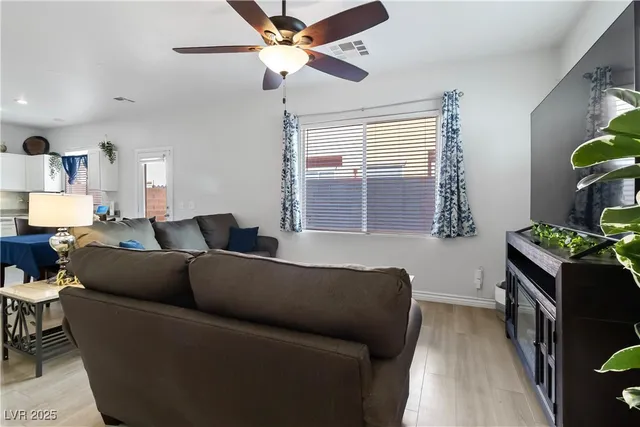 $399,990 | 8908 Cambridge Glen Court, Las Vegas, NV 89149