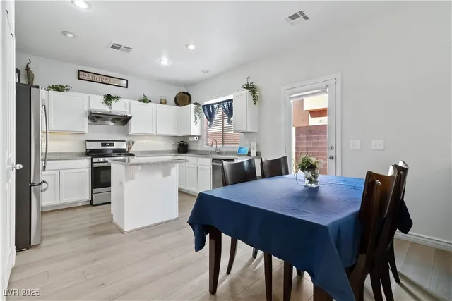 $399,990 | 8908 Cambridge Glen Court, Las Vegas, NV 89149