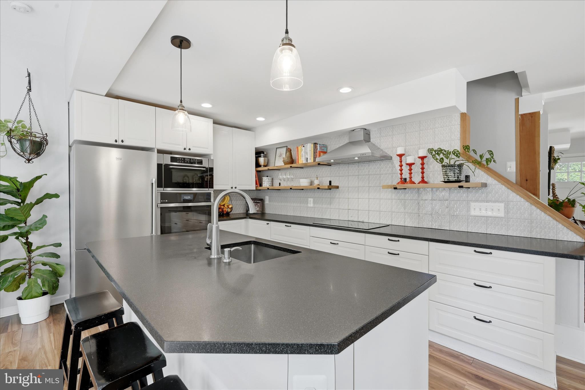 405 Edwards Ferry Road Northeast Leesburg, VA 20176 - Photo 12 of 95 Kitchen
